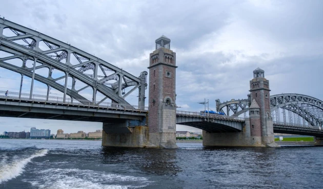 Bolsheokhtinsky Bridge, the only one with such a design in St. Petersburg