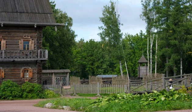 Previously, these lands belonged to Elizabeth Petrovna's confessor, Fyodor Yakovlevich Dubyansky.
