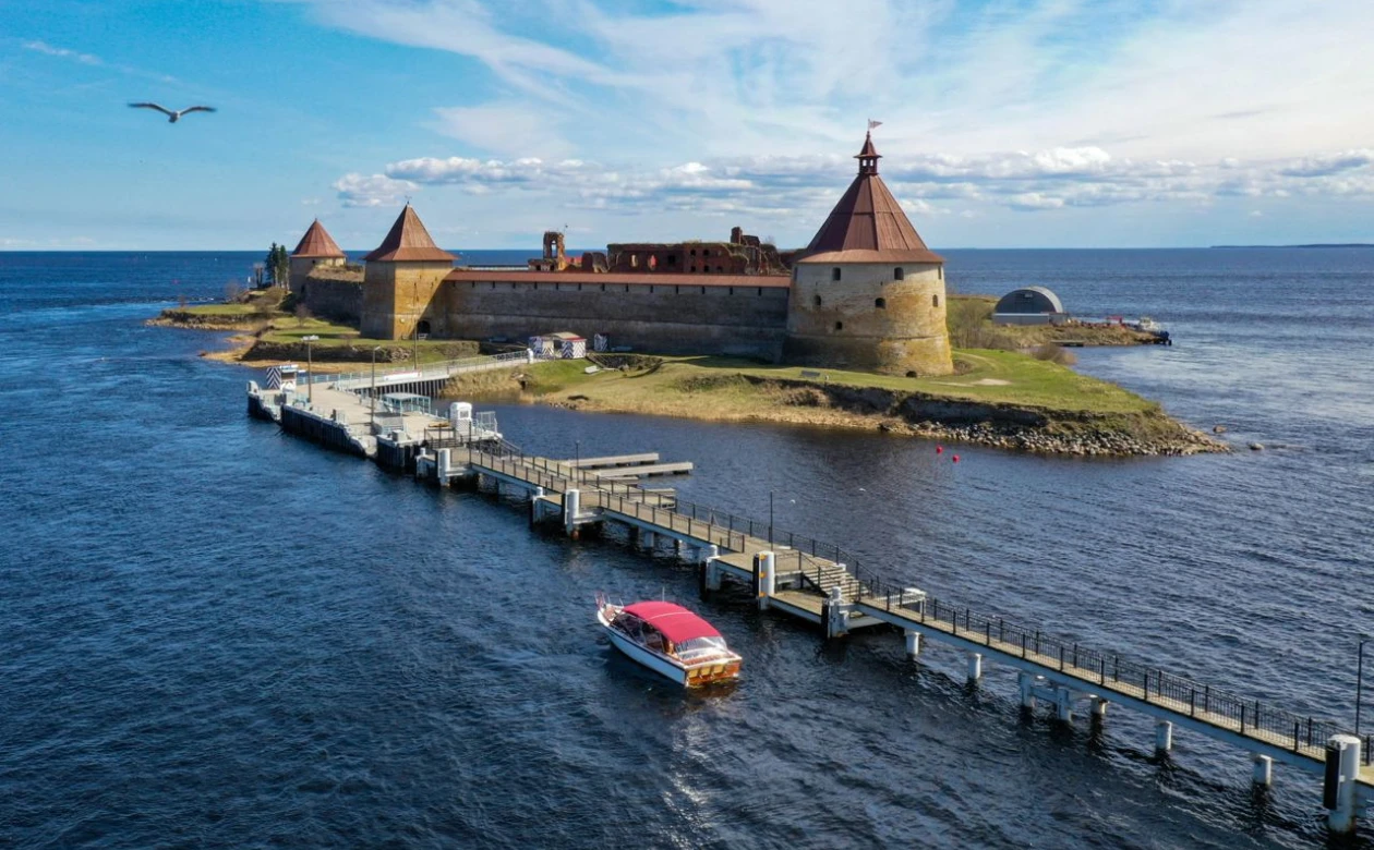 Oreshek Fortress is the key to the Neva River