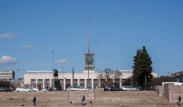 Finlyandsky railway station and Grandpa Lenin on an armored car