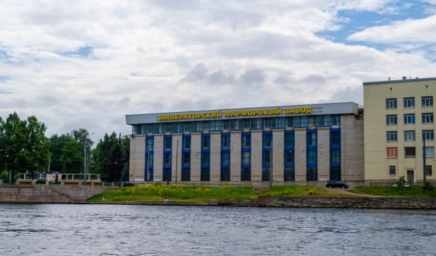 Imperial Porcelain Factory. It has been standing on the banks of the Neva River since the time of Elizabeth Petrovna