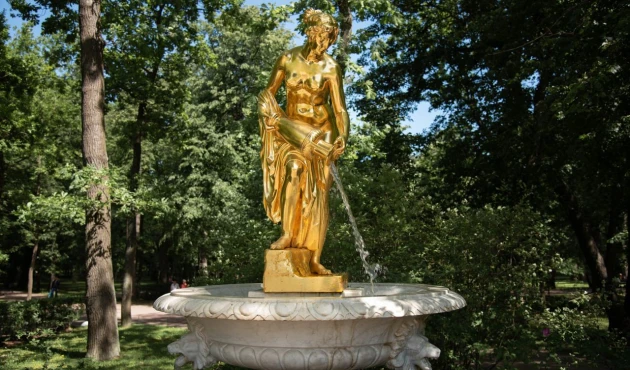 Fountains are everywhere in the Lower Park of Peterhof. We will look for them together with the guide.