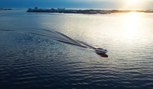 We jump into the boat, get comfortable and rush to Kronstadt.