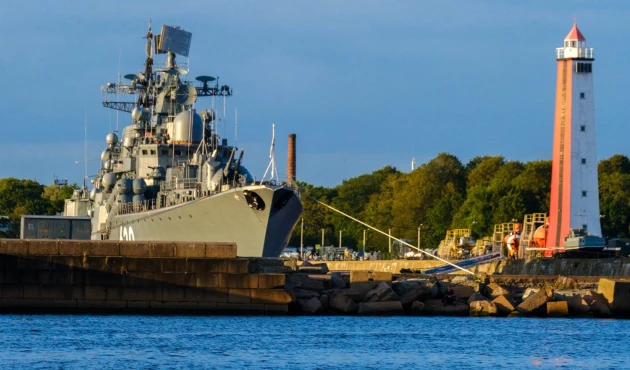Kronstadt Harbor and the destroyer Restless– a training ship of the Baltic Fleet and, since 2018, a museum