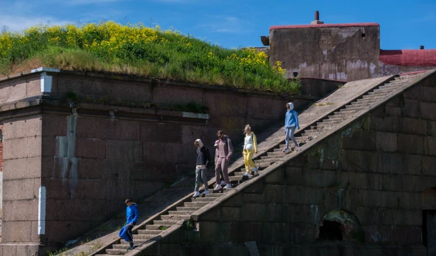 Let's take a walk through one of the forts, learn more about it and take a look at the Kronstadt panorama.