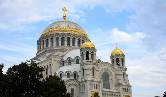 And here is the Naval Cathedral, the tallest building in Kronstadt. In clear weather, it can be seen even from St. Petersburg.
