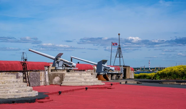 New guns and roof on the Graf Milyutin fort