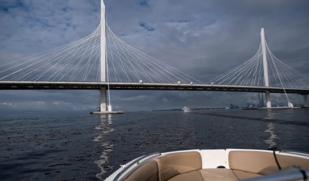 We start from St. Petersburg, wave goodbye to the city and get on the skimmer