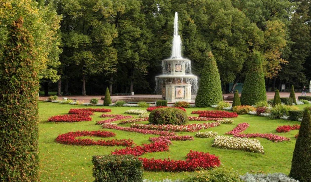 One of the "Roman" fountains in the lower park