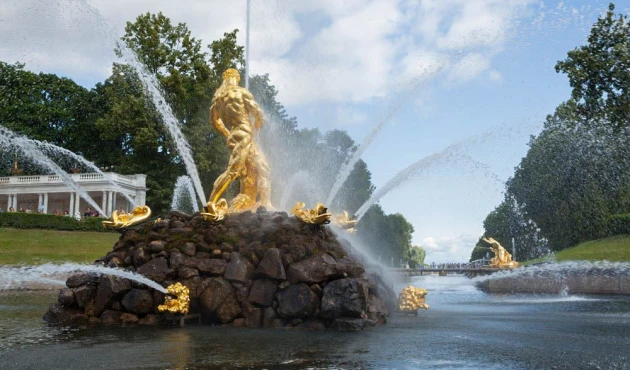 View of Samson at the exit of the Peterhof grottoes
