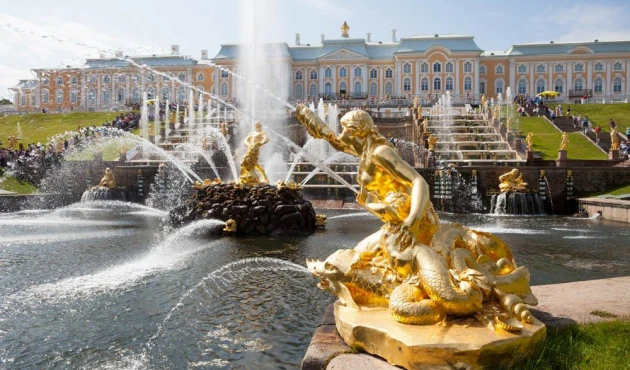 The Grand Cascade alone consists of 64 fountains!
