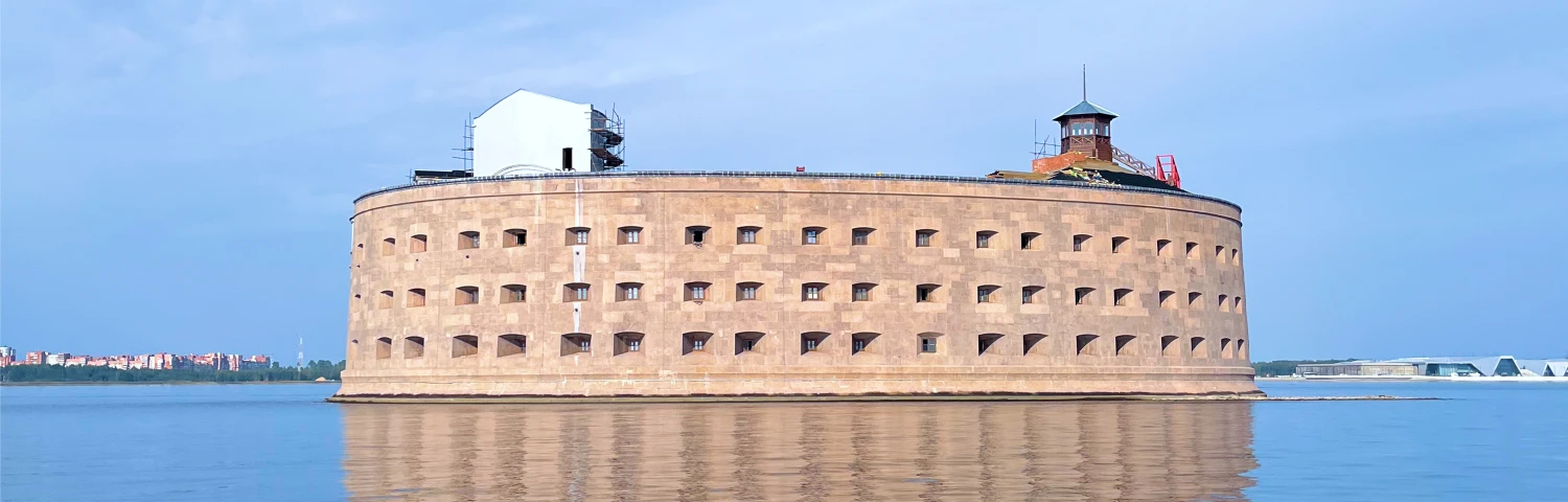 Voyage to the forts of Kronstadt