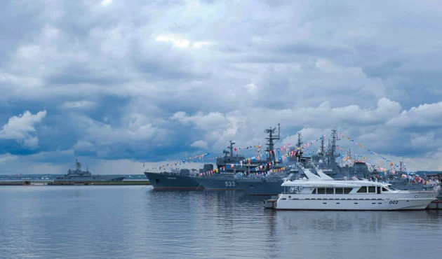 The same ships, only in profile