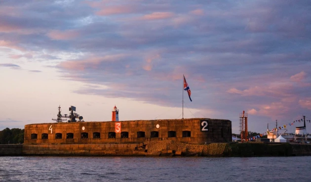 The Prince Menshikov battery at sunset