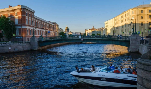 Access to the Moika River and the best view of St. Isaac's Cathedral