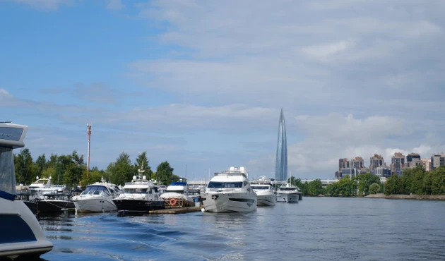 We will also sail past this yacht club