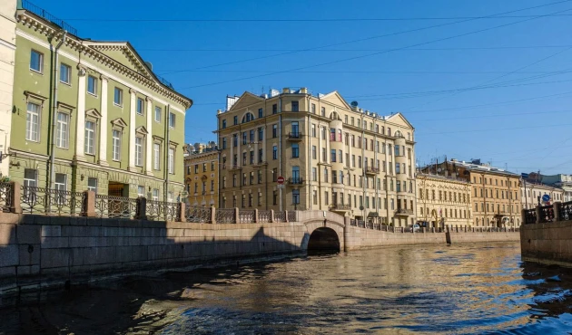 Next to the Palace Square we turn into the Winter Groove