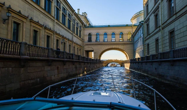 In front of us is the Hermitage Theater Gallery and soon the Neva River