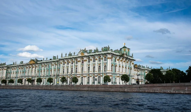 Come on, grandfathers, move over. I am the most luxurious palace in the Empire.  Try to walk around my 1084 rooms without getting lost or losing your pace.