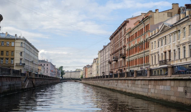 The canals of St. Petersburg are a separate romance