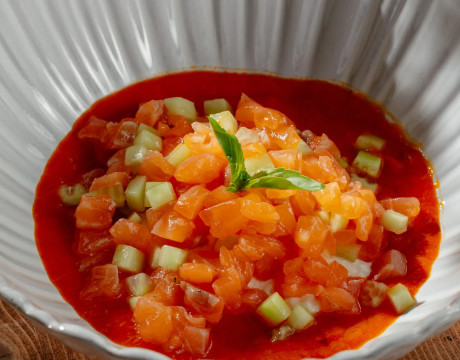 Salmon tartare with stracciatella and sweet pepper sauce