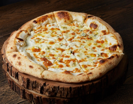 Quattro formaggi pizza