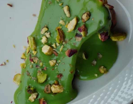 Basque cheesecake with pistachios