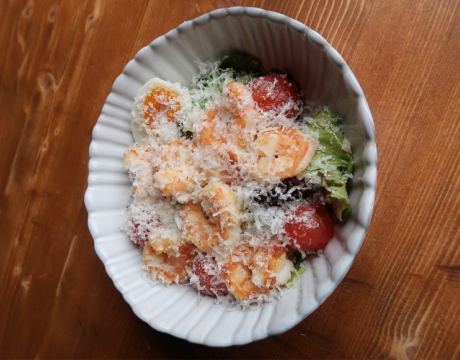 Caesar salad with shrimps