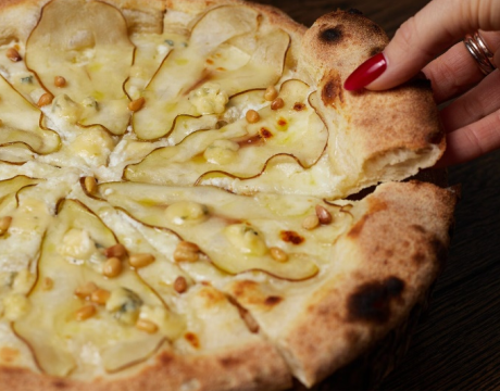 Pear, gorgonzola, and honey pizza