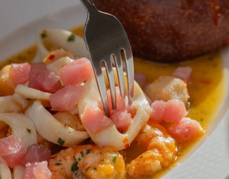 Seafood saute in white wine