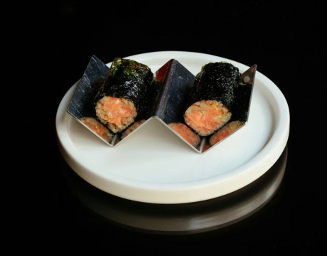 Salmon Hand Roll