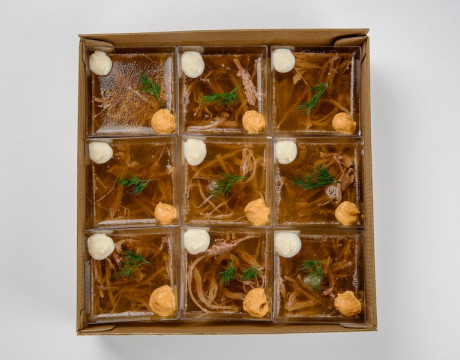 Beef jellied set with horseradish and mustard