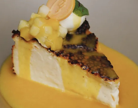 Basque Cheesecake with mango sauce