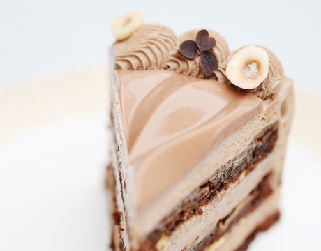 Vegan chocolate caramel cake